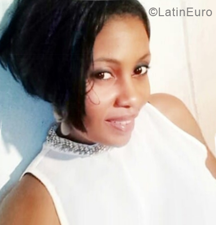 Date this young Dominican Republic girl Santa from Santo Domingo DO34358
