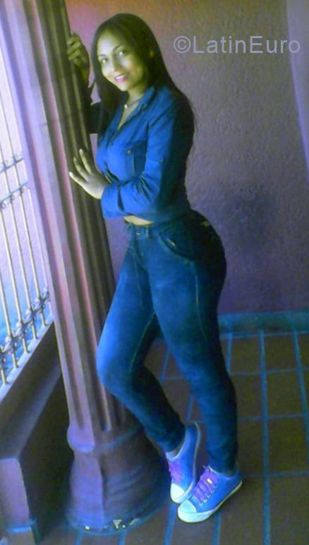 Date this stunning Venezuela girl Yamilanis from Bolivar VE2256