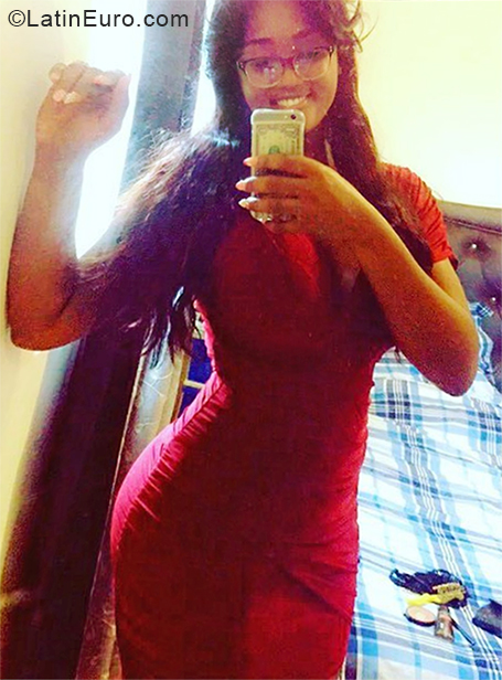 Date this foxy Dominican Republic girl Edyleyni from Santo Domigo DO34393