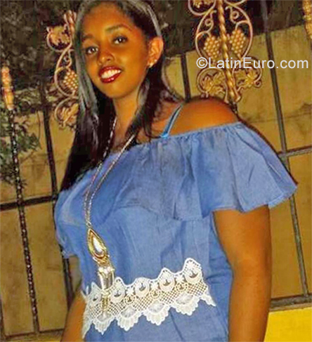 Date this foxy Dominican Republic girl Mariel from La Vega DO34401
