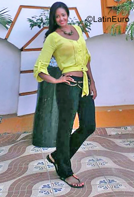 Date this foxy Colombia girl Canela from Cali CO25176