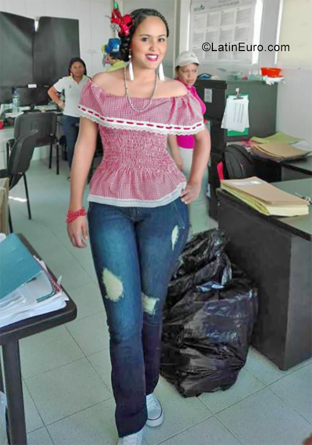 Date this cute Colombia girl Ana Cecilia from Barranquilla CO25193