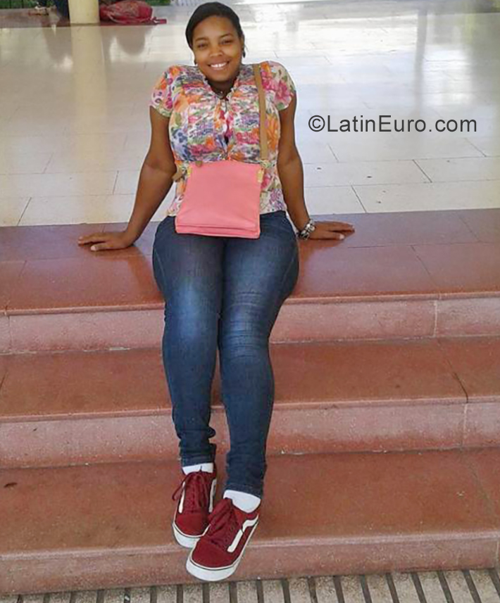 Date this hard body Dominican Republic girl Rosanyela from Santo Domingo DO34460