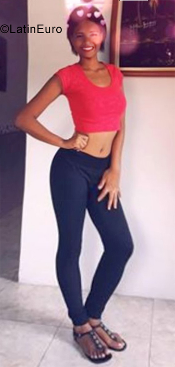 Date this pretty Venezuela girl Danyerli from Guarenas VE2275