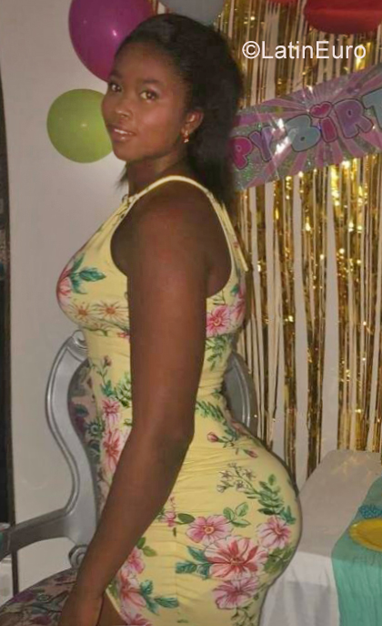 Date this sensual Colombia girl Yaris from Cali CO25201