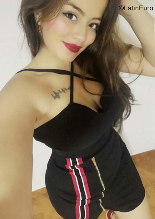 Date this happy Colombia girl Naty from Bogota CO25204