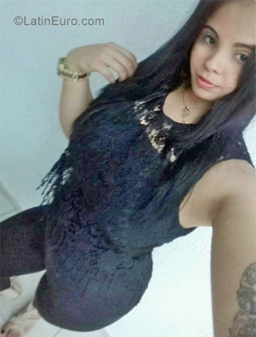 Date this young Venezuela girl Mia from Maracaibo VE2294
