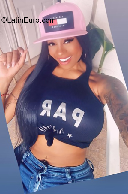Date this passionate Colombia girl Marcela from Cali CO25231