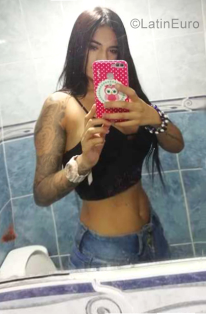 Date this voluptuous Colombia girl Mariana from Medellin CO25236