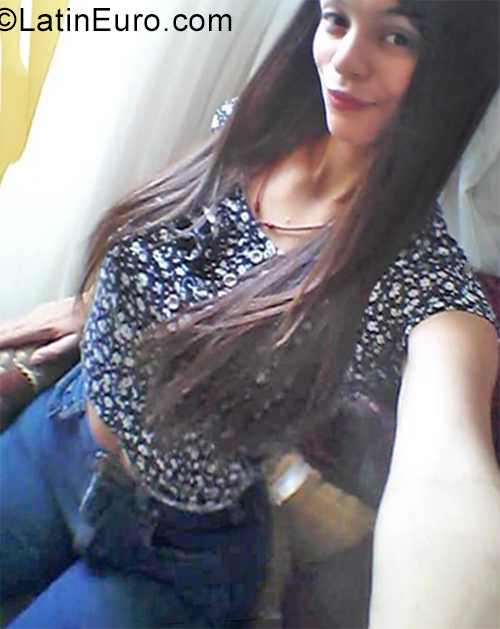 Date this hard body Venezuela girl Karen from Maracaibo VE2311