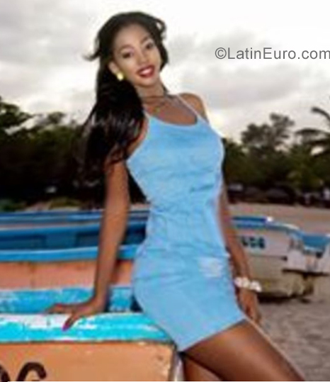Date this pretty Dominican Republic girl Sophie from Punta Cana DO34586