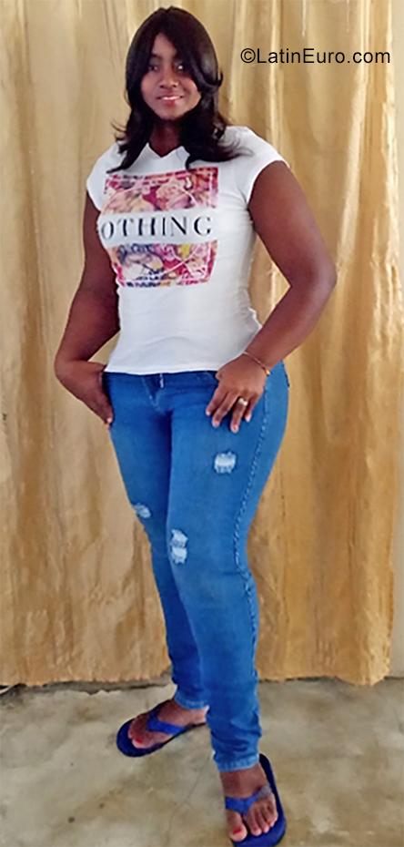 Date this delightful Colombia girl Andrea from Cali CO25659