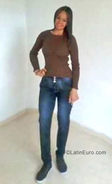 Date this nice looking Colombia girl Alejandra from Bogota CO25302