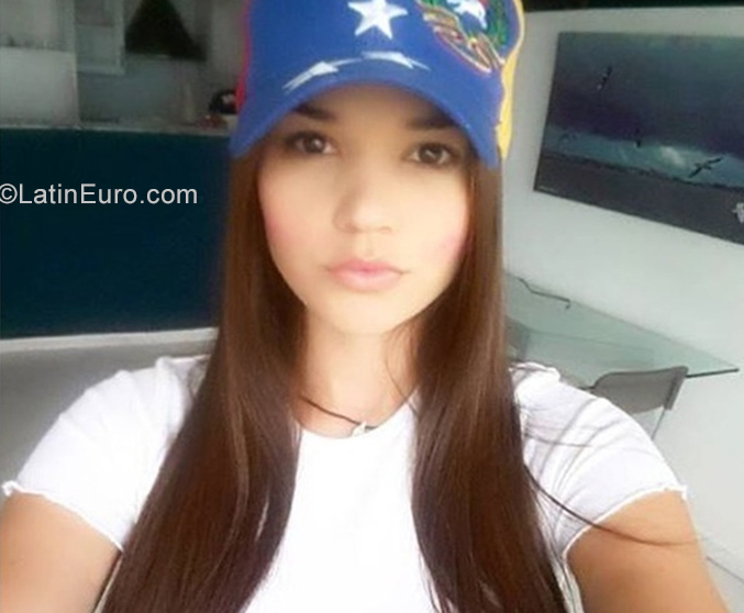 Date this funny Venezuela girl Andrea from Merida VE2346