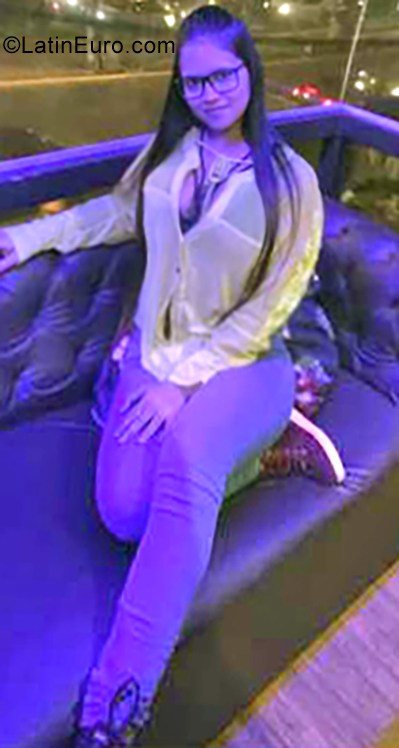 Date this fun Venezuela girl Laura from Anzoategui VE2360