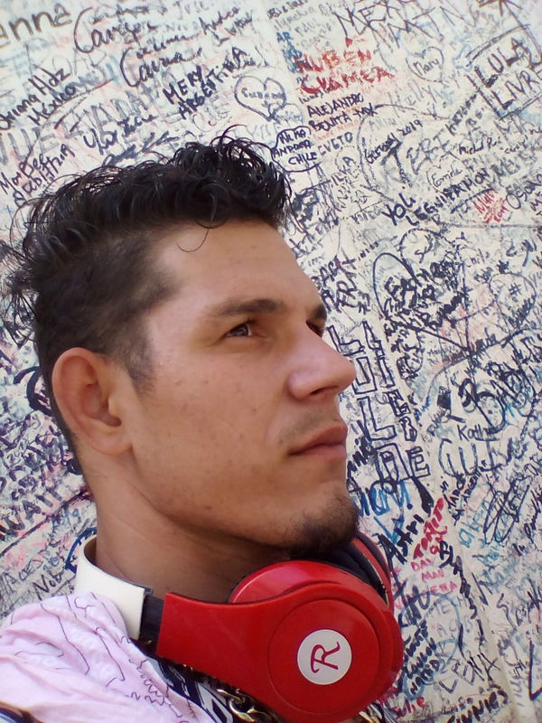 Date this georgeous Cuba man Leoxander from Habana CU518