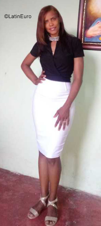 Date this sensual Dominican Republic girl Pascuelina from Santo Domingo DO34785