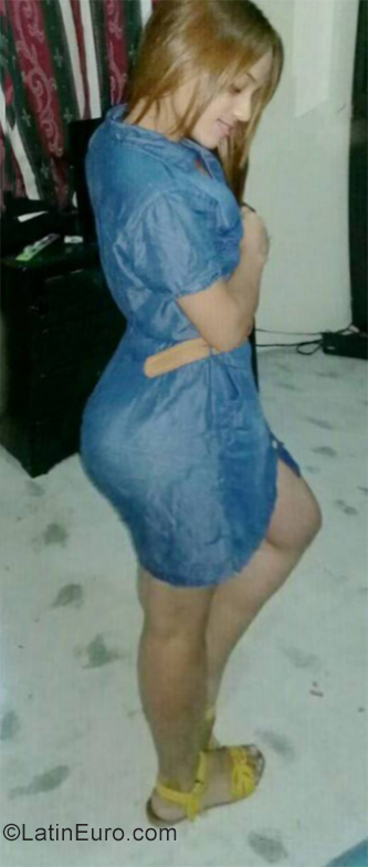 Date this hard body Colombia girl Pauin from Medellin CO25367