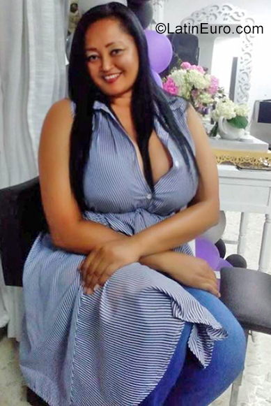 Date this georgeous Colombia girl Margarita from Cali CO25374