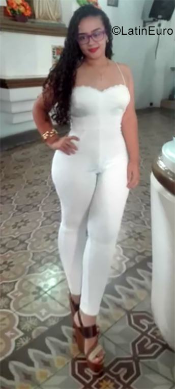 Date this voluptuous Venezuela girl Stefany from Barquisimeto VE2378