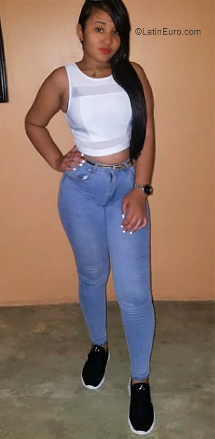 Date this gorgeous Dominican Republic girl Antonia from Santo Domingo DO34815