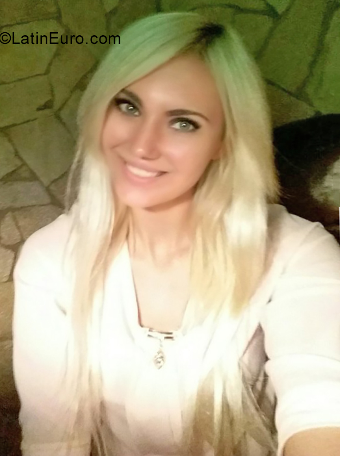 Date this foxy Ukraine girl Retfonie from Kiev UA77