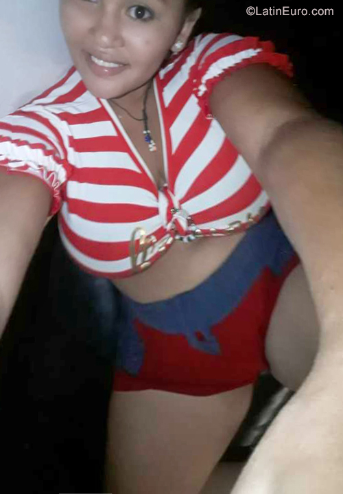 Date this delightful Colombia girl Angela from Cartagena CO25408