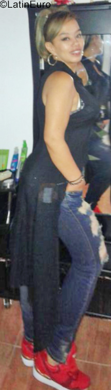 Date this nice looking Colombia girl Monica from Medellin CO25417