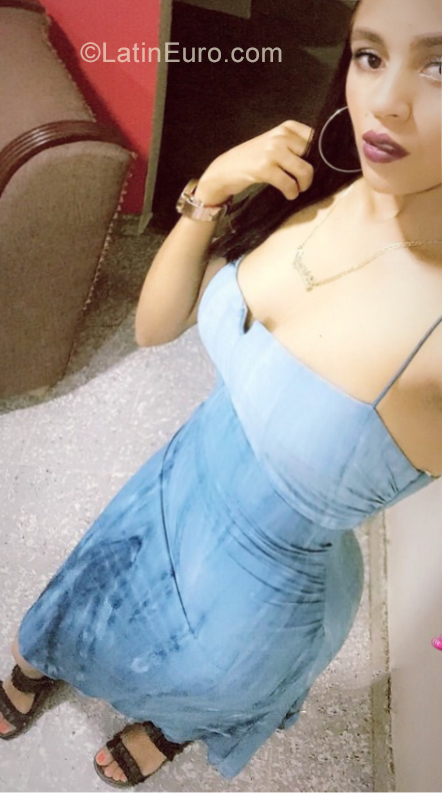 Date this attractive Dominican Republic girl Kariny from Santiago DO34916