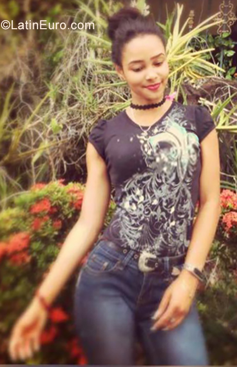 Date this lovely Dominican Republic girl Jasileny from Santo Domingo DO34922