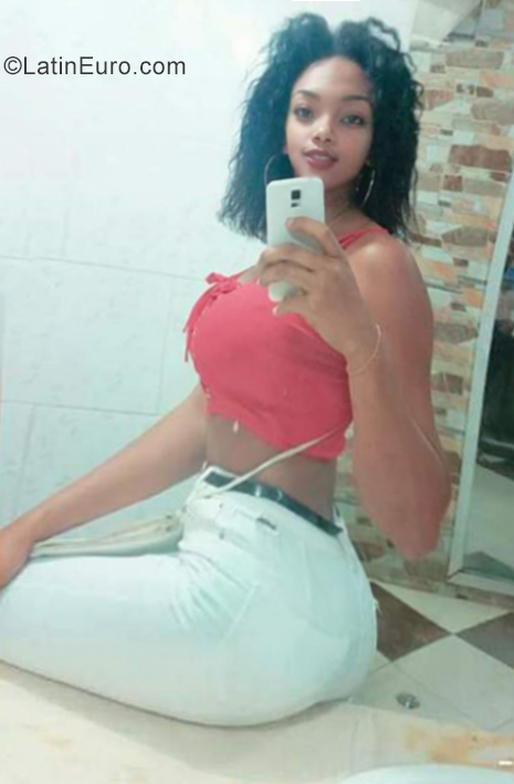 Date this hard body Dominican Republic girl Jafreisy from San Pedro De Macoris DO34923