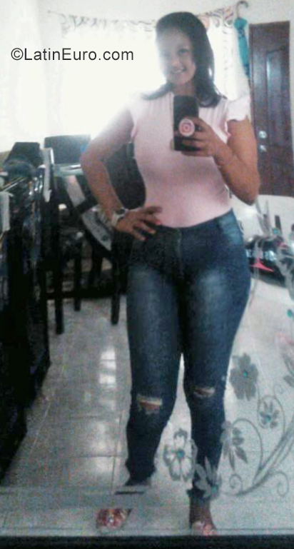 Date this exotic Colombia girl Yesenia from Barranquilla CO25439