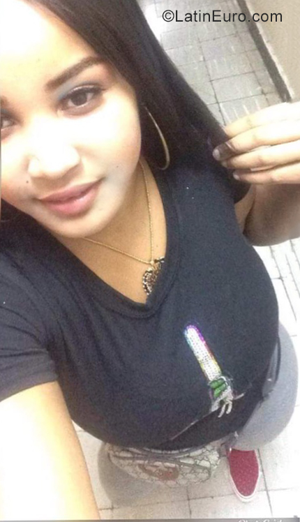 Date this hard body Dominican Republic girl Winifer from Santo Domingo DO34962