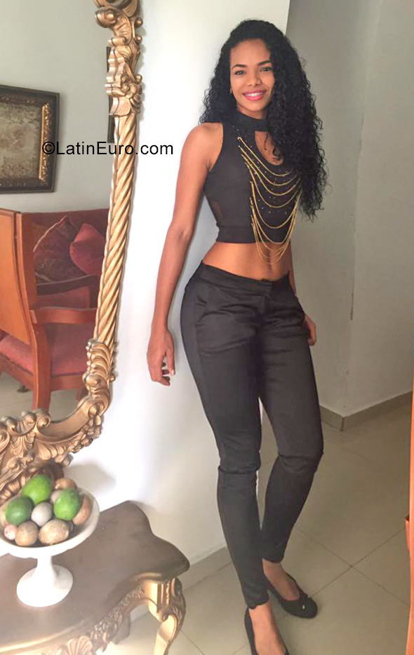 Date this foxy Colombia girl Sonia from Cartagena CO25454