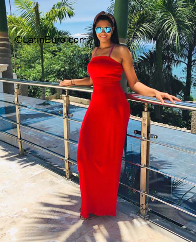 Date this delightful Dominican Republic girl Yeimy from Mao DO35011