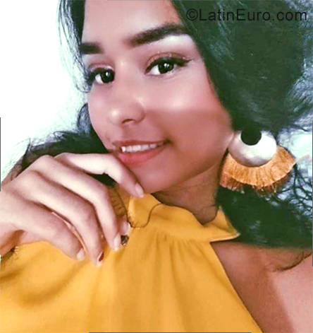 Date this foxy Colombia girl Malorie from Cartagena CO25480