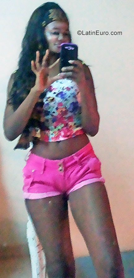 Date this lovely Colombia girl Lucia from Pereira CO25483