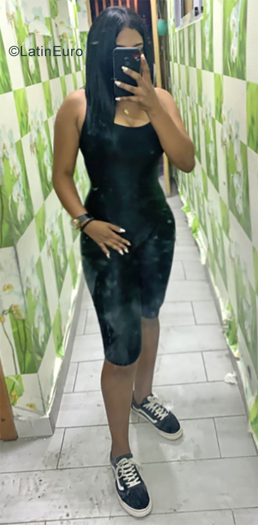 Date this pretty Dominican Republic girl Isairia from Santo Domingo DO35038
