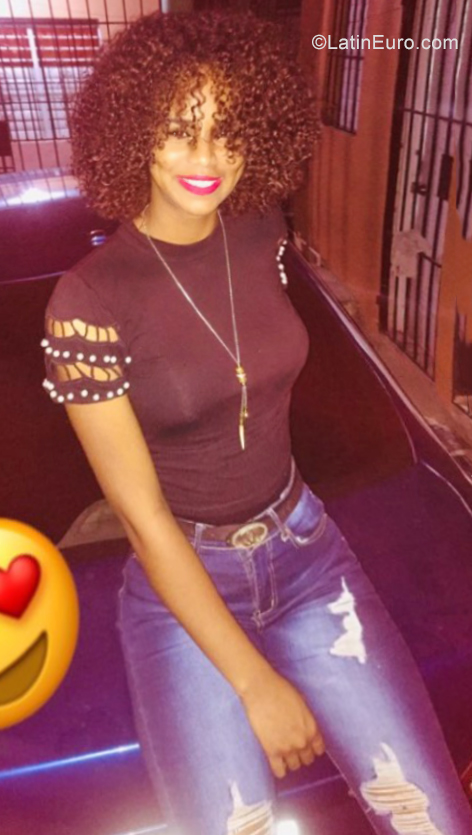 Date this athletic Dominican Republic girl Mari from Santo Domingo DO35084