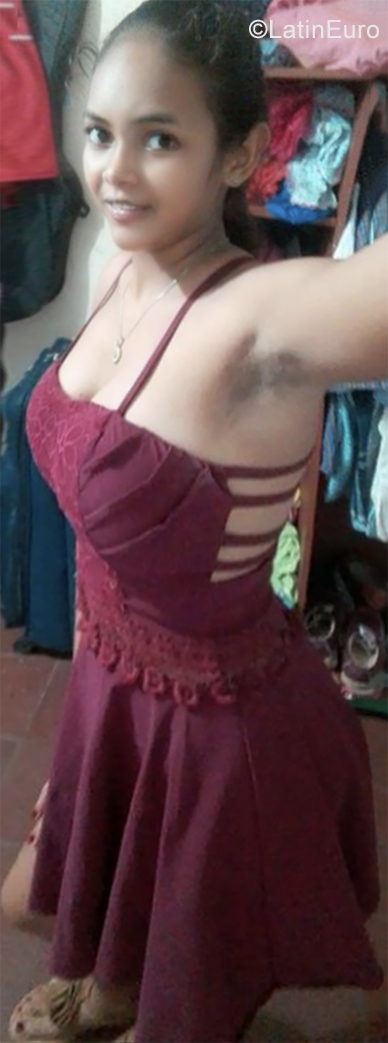 Date this sensual Colombia girl Maria from Barranquilla VE2450
