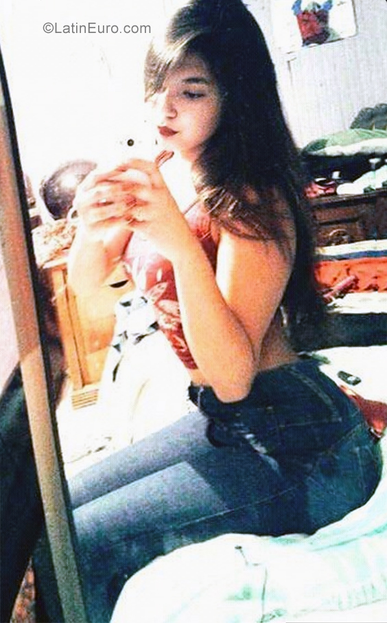 Date this hard body Venezuela girl Romerly from Caracas VE2455