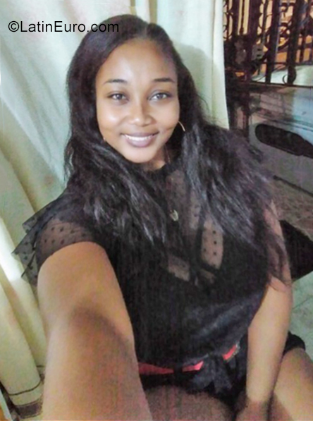 Date this hard body Colombia girl Valentina from Cali CO25525