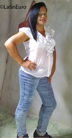 Date this lovely Dominican Republic girl Desire from Santo Domingo DO35190