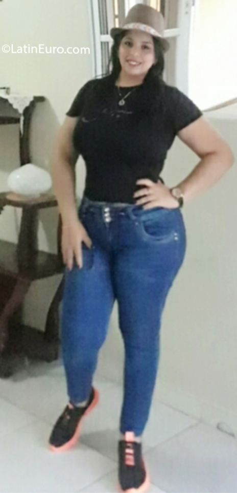 Date this attractive Dominican Republic girl Carolina from Santo Domingo DO35194