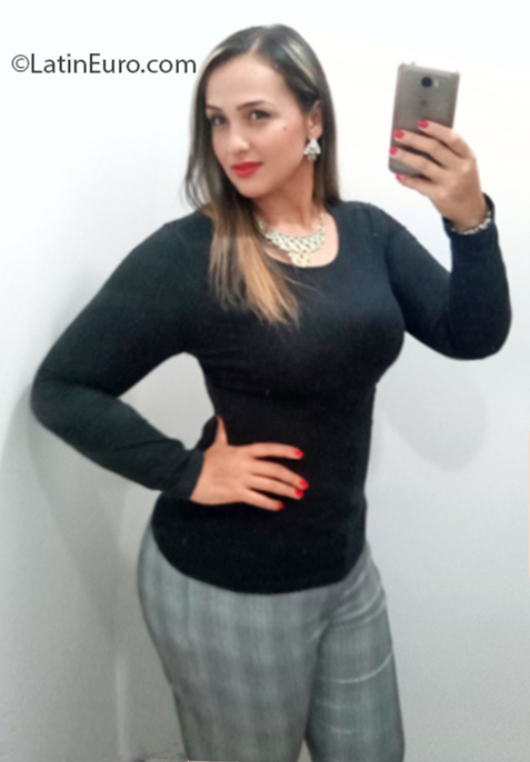 Date this good-looking Colombia girl Liliana from Medellín CO25559