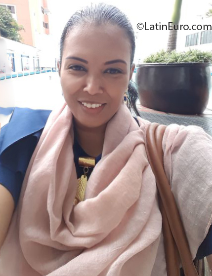 Date this lovely Colombia girl Julieta from Cali CO25566