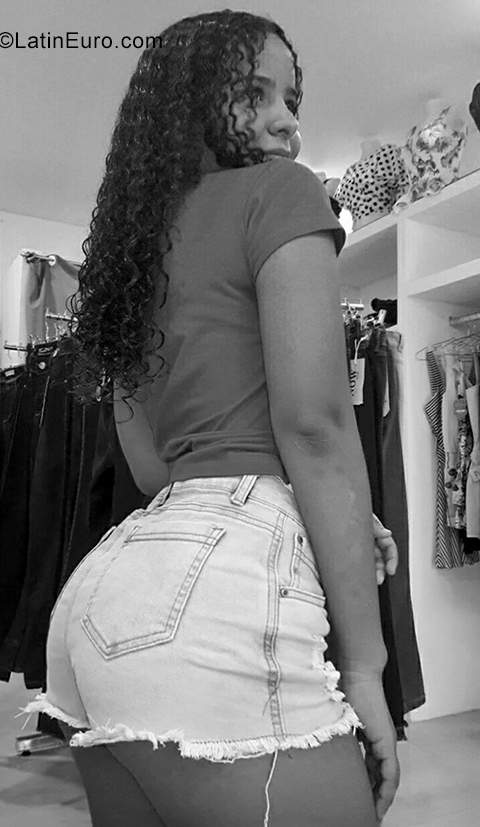 Date this foxy Colombia girl Dana from Cota CO25583