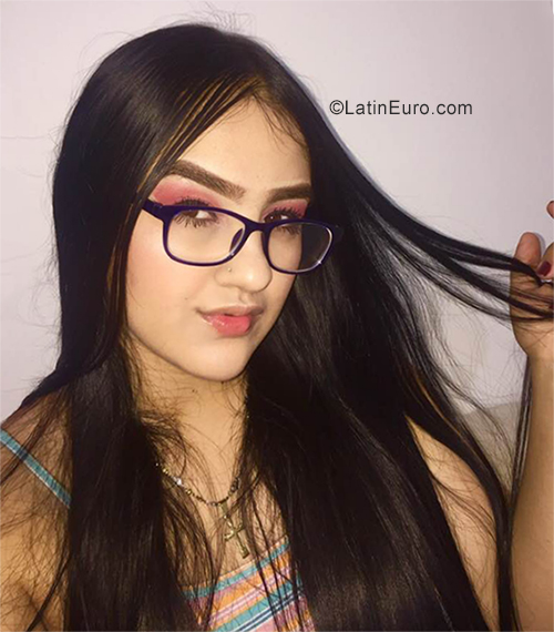 Date this exotic Colombia girl Milly from Pereira CO25592