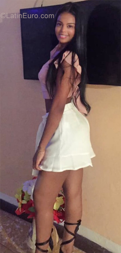 Date this attractive Colombia girl Bri from Cali CO25603