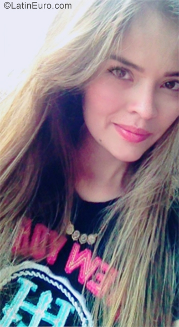 Date this hot Colombia girl Gina from Colombia CO25612